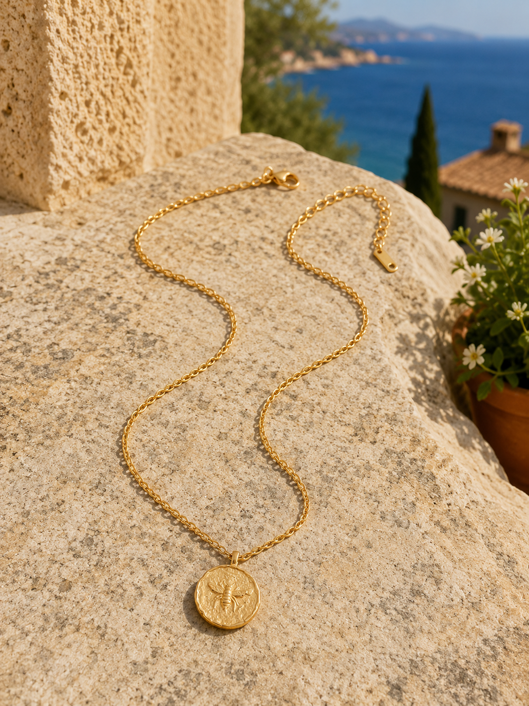 Abeja Pendant